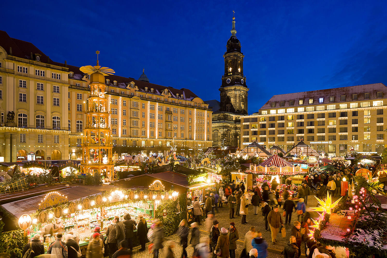 Genießen Sie den wohligen Trubel und Zauber der Weihnachtsstadt Dresden bei einem moderieren Rundgang durch die weihnachtlich geschmückte Altstadt.